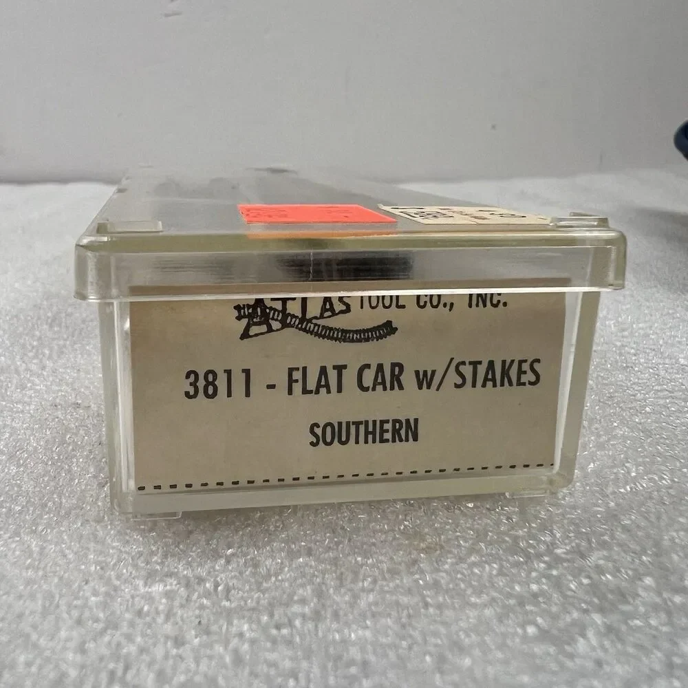 Atlas N Gauge Flat Car with Stakes Southern 3811 Brown Plastic NEW